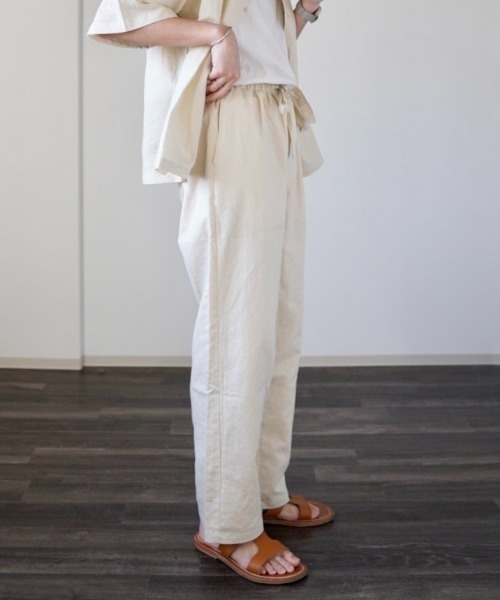 y/m by れぽすけ(イムバイレポスケ)の「リラックスリネンライクパンツ(スラックス・メンズ・チャコールグレー/ブラウン/アイボリー・LARGE/MEDIUM)」の15枚目の写真