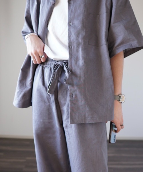 y/m by れぽすけ(イムバイレポスケ)の「リラックスリネンライクパンツ(スラックス・メンズ・チャコールグレー/ブラウン/アイボリー・LARGE/MEDIUM)」の20枚目の写真