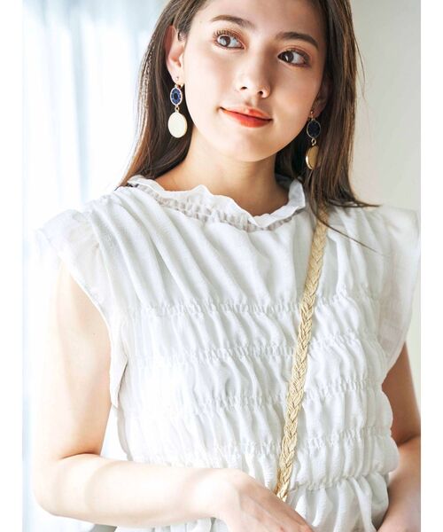 dazzlin（ダズリン）の「ナチュラルペアサークルイヤリング（イヤリング・レディース・アイボリー/ブルー/ブラウン・FREE）」の5枚目の写真