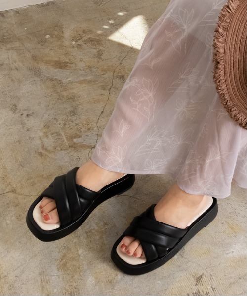 RANDA（ランダ）の「ソフト クロスベルト厚底サンダル（サンダル・レディース・ホワイト/ブラック/グレイッシュベージュ・M/S/LL/L）」の6枚目の写真