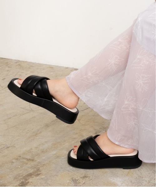 RANDA（ランダ）の「ソフト クロスベルト厚底サンダル（サンダル・レディース・ホワイト/ブラック/グレイッシュベージュ・M/S/LL/L）」の10枚目の写真