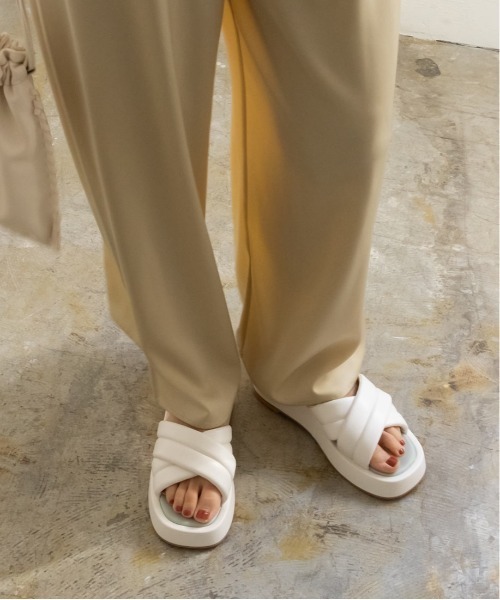 RANDA（ランダ）の「ソフト クロスベルト厚底サンダル（サンダル・レディース・ホワイト/ブラック/グレイッシュベージュ・M/S/LL/L）」の15枚目の写真