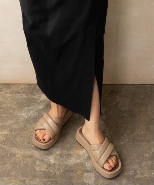 RANDA（ランダ）の「ソフト クロスベルト厚底サンダル（サンダル・レディース・ホワイト/ブラック/グレイッシュベージュ・M/S/LL/L）」の8枚目の写真