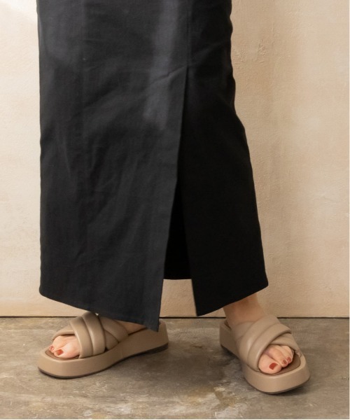 RANDA（ランダ）の「ソフト クロスベルト厚底サンダル（サンダル・レディース・ホワイト/ブラック/グレイッシュベージュ・M/S/LL/L）」の4枚目の写真