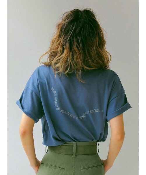 Ungrid（アングリッド）の「エンブロイダリーTee（Tシャツ/カットソー・レディース・ブラック/サーモンピンク/ブルー/オフホワイト・FREE）」の3枚目の写真