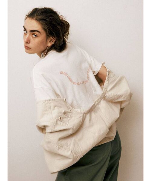 Ungrid（アングリッド）の「エンブロイダリーTee（Tシャツ/カットソー・レディース・ブラック/サーモンピンク/ブルー/オフホワイト・FREE）」の19枚目の写真