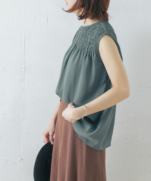 URBAN RESEARCH ROSSO WOMEN（アーバンリサーチ　ロッソ）の「シャーリングチュニックブラウス（シャツ/ブラウス・レディース・オフホワイト/モカ/ブルー系その他・FREE）」の8枚目の写真