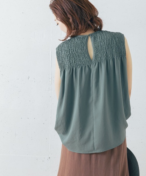 URBAN RESEARCH ROSSO WOMEN（アーバンリサーチ　ロッソ）の「シャーリングチュニックブラウス（シャツ/ブラウス・レディース・オフホワイト/モカ/ブルー系その他・FREE）」の5枚目の写真