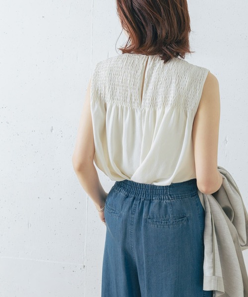 URBAN RESEARCH ROSSO WOMEN（アーバンリサーチ　ロッソ）の「シャーリングチュニックブラウス（シャツ/ブラウス・レディース・オフホワイト/モカ/ブルー系その他・FREE）」の10枚目の写真