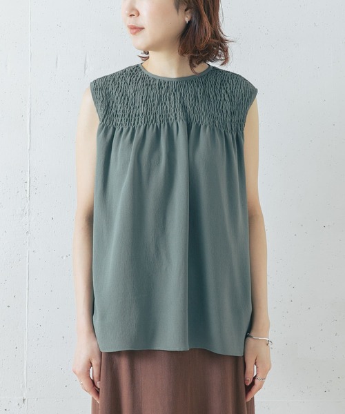 URBAN RESEARCH ROSSO WOMEN（アーバンリサーチ　ロッソ）の「シャーリングチュニックブラウス（シャツ/ブラウス・レディース・オフホワイト/モカ/ブルー系その他・FREE）」の20枚目の写真