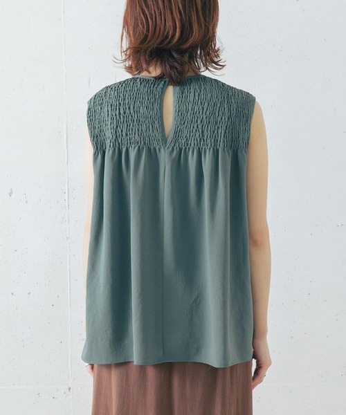 URBAN RESEARCH ROSSO WOMEN（アーバンリサーチ　ロッソ）の「シャーリングチュニックブラウス（シャツ/ブラウス・レディース・オフホワイト/モカ/ブルー系その他・FREE）」の22枚目の写真