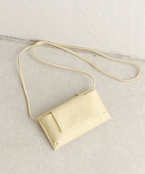 ear PAPILLONNER（イアパピヨネ）の「《WEB限定/牛革》モバイルウォレット横型ショルダーバッグ（ショルダーバッグ・レディース・ブラック/ブロンズ/ミント/カーキ/パープル/シルバー/ブラック系その他/ブルー/マスタード/モスグリーン/ブルー系その他/シルバー系その他/ネイビー/グレー/ピンク/オレンジ系その他/グリーン/イエロー/ターコイズブルー/ブラウン系その他・FREE）」の15枚目の写真