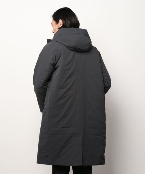 DESCENTE（デサント）の「【RE:DESCENTE BIRTH】エアフレークロングコート /   AIRFLAKE COAT（ステンカラーコート・メンズ・ブロンズ/チャコール・MEDIUM/LARGE）」の4枚目の写真