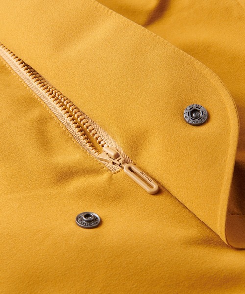 DESCENTE（デサント）の「【RE:DESCENTE BIRTH】エアフレークロングコート /   AIRFLAKE COAT（ステンカラーコート・メンズ・ブロンズ/チャコール・MEDIUM/LARGE）」の8枚目の写真