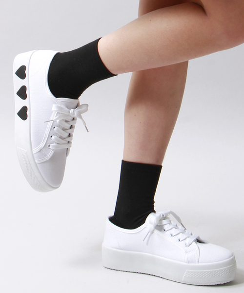 WEGO(ウィゴー)の「WEGO/ハートスニーカー(スニーカー・レディース・ホワイト/ブラック/グリーン/ピンク/イエロー/パープル/ホワイト系その他・MEDIUM/LARGE)」の2枚目の写真