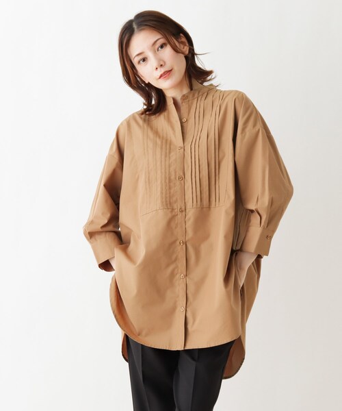 SHOO・LA・RUE(シューラルー)の「◆ピンタックバックリボンシャツ(シャツ/ブラウス・レディース・ライトベージュ/ブラウン系2/ダークグリーン/ブラウン系・03/04/02)」の2枚目の写真