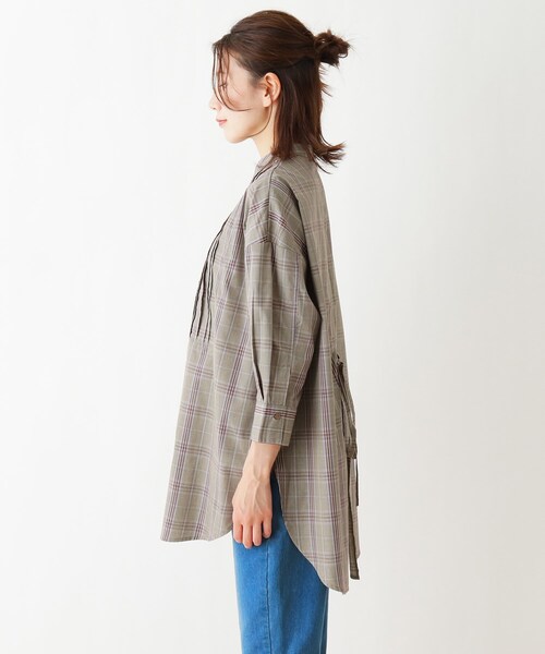 SHOO・LA・RUE(シューラルー)の「◆ピンタックバックリボンシャツ(シャツ/ブラウス・レディース・ライトベージュ/ブラウン系2/ダークグリーン/ブラウン系・03/04/02)」の6枚目の写真