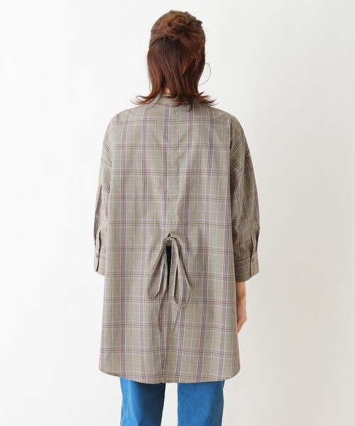 SHOO・LA・RUE(シューラルー)の「◆ピンタックバックリボンシャツ(シャツ/ブラウス・レディース・ライトベージュ/ブラウン系2/ダークグリーン/ブラウン系・03/04/02)」の11枚目の写真
