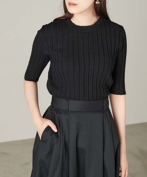 Chaco closet（チャコ クローゼット）の「針抜きレーヨンリブ編み5分袖クルーネックニット（ニット/セーター・レディース・ベージュ/ブラック/グレー/ブラウン・FREE）」の2枚目の写真