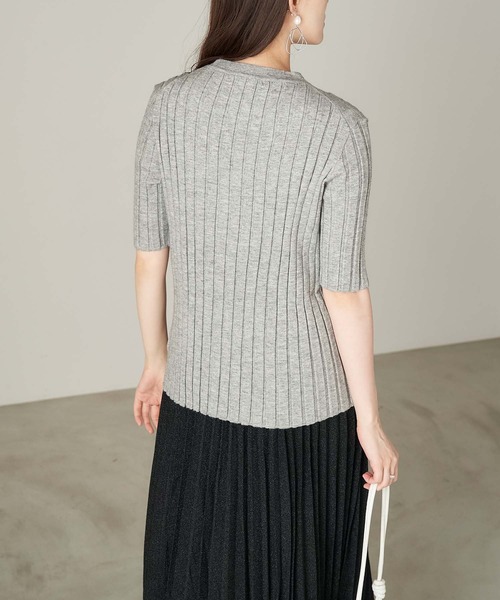 Chaco closet（チャコ クローゼット）の「針抜きレーヨンリブ編み5分袖クルーネックニット（ニット/セーター・レディース・ベージュ/ブラック/グレー/ブラウン・FREE）」の7枚目の写真