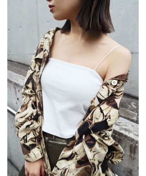 EMODA(エモダ)の「ミニマルボックスキャミ(キャミソール・レディース・ホワイト/ブラック・FREE)」の2枚目の写真