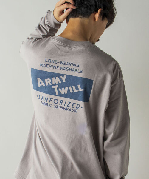 ARMY TWILL（アーミーツイル）の「【ARMY TWILL/アーミーツイル】GLOSTER別注 ロングスリーブTEE バックプリント（Tシャツ/カットソー・メンズ・チャコールグレー/ライトグレー/オフホワイト・MEDIUM/LARGE）」の3枚目の写真