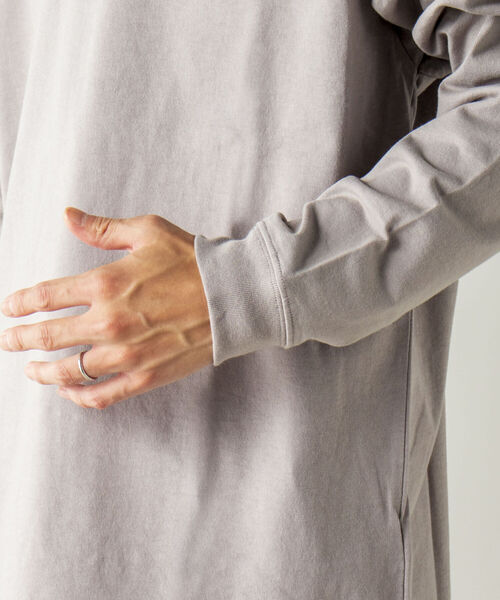 ARMY TWILL（アーミーツイル）の「【ARMY TWILL/アーミーツイル】GLOSTER別注 ロングスリーブTEE バックプリント（Tシャツ/カットソー・メンズ・チャコールグレー/ライトグレー/オフホワイト・MEDIUM/LARGE）」の8枚目の写真