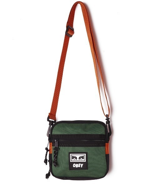 OBEY（オベイ）の「OBEY/オベイ　ポリナイロン ロゴ入り ミニショルダーバッグ（ショルダーバッグ・メンズ・ブラック/ネイビー/ベージュ/キャメル・FREE）」の4枚目の写真