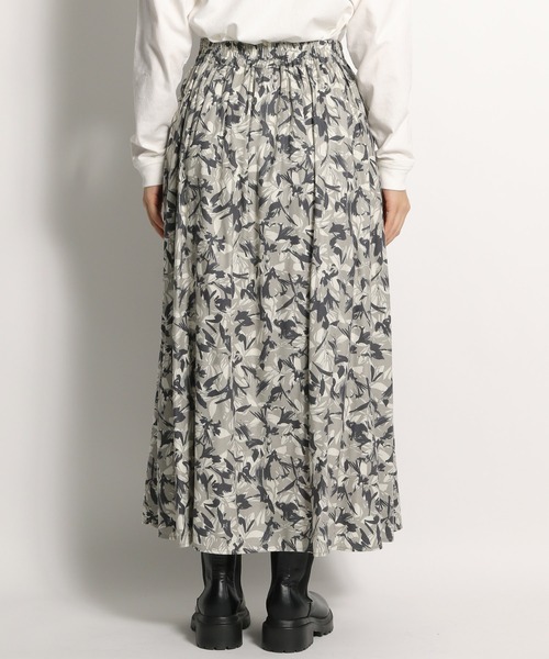 niko and...(ニコアンド)の「アソートフラワーフレアスカート(スカート・レディース・ブラック/グリーン/グレー・MEDIUM/LARGE)」の4枚目の写真