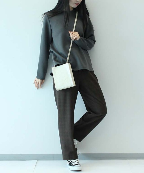 MB mint breeze(エムビーミントブリーズ)の「【M~5L大きいサイズ 】衿フリルレース使い カットソー(Tシャツ/カットソー・レディース・ベージュ/チャコールグレー/ブラウン・3L/M/L/LL/4L/5L)」の5枚目の写真