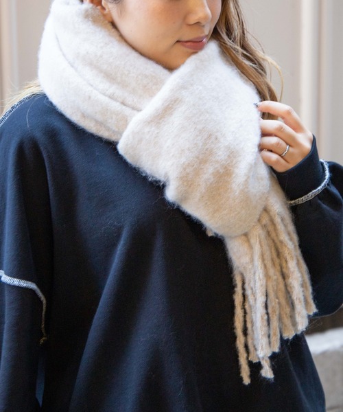 WEGO(ウィゴー)の「WEGO/ワイドフリンジストール(マフラー・レディース・ブラック/ベージュ/オフホワイト/ライム/オレンジ/ライトブラウン/その他1/その他2/その他3・FREE)」の5枚目の写真