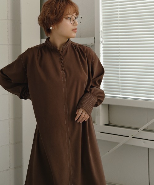 Bab（バブ）の「配色ステッチスタンドワンピース（ワンピース・レディース・ベージュ/ブラウン/アイボリー・M）」の3枚目の写真