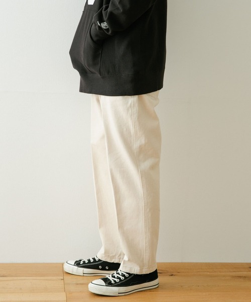 ITEMS URBANRESEARCH（アイテムズ アーバンリサーチ）の「ヘビーオンスデニム センタープレスパンツ（デニムパンツ・メンズ・オフホワイト/ブラック/グレー・MEDIUM/LARGE）」の5枚目の写真