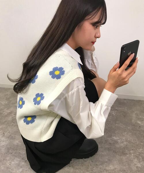 INGNI（イング）の「デイジー柄ニットベスト（ニット/セーター・レディース・ブラック/アイボリー/ブルー・M）」の8枚目の写真