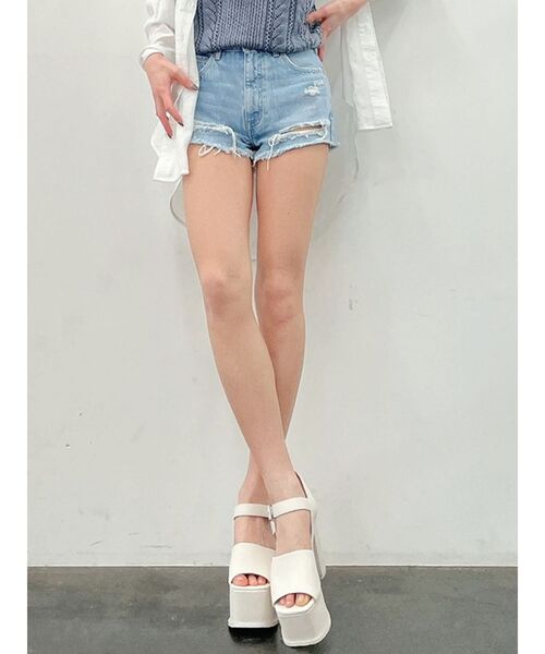GYDA（ジェイダ）の「H/W FRONTダメージ デニムショートパンツ（デニムパンツ・レディース・ライトブルー/オフホワイト/ブルー・SMALL/MEDIUM/X-SMALL）」の8枚目の写真