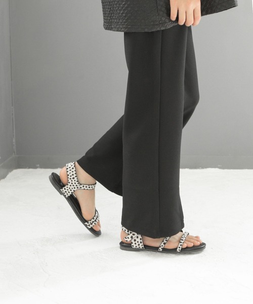 SOROTTO（ソロット）の「【ママとお揃い】ストラップ ぺたんこソールサンダル（サンダル・キッズ・ホワイト/ブラック/ダークブラウン/ピンク/シルバー/その他/パイソン・22.0cm/16.0cm/17.0cm/18.0cm/19.0cm/20.0cm/21.0cm）」の6枚目の写真