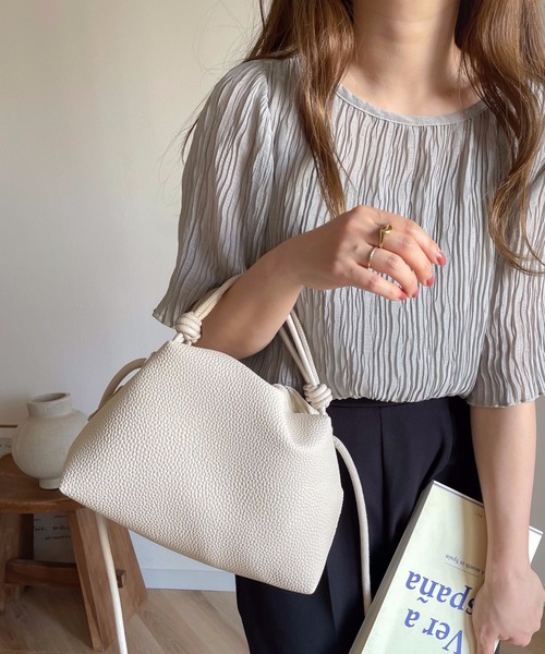 moment+（モーメントプラス）の「リンクハンドル２WAYショルダーバッグ（ショルダーバッグ・レディース・ブラック/オレンジ/グリーン/アイボリー・FREE）」の2枚目の写真