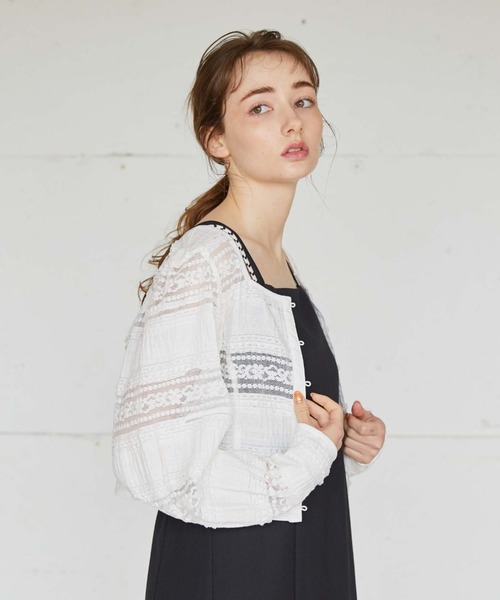 archives(アルシーヴ)の「フリルレース2WAYカーディガン(シャツ/ブラウス・レディース・ブラック/オフホワイト/アイボリー・MEDIUM)」の4枚目の写真