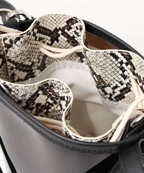 KOBE LETTUCE（コウベレタス）の「[2点セット]巾着INクリアクロスバケツバッグ（ハンドバッグ・レディース・ブラック系その他/グレイッシュベージュ/ピンク/ブラウン系その他/ダークブラウン・FREE）」の9枚目の写真