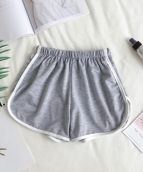 Pittok(ピットク)の「サイドラインシンプルショートパンツ(その他パンツ・レディース・ホワイト/ブラック/グレー・ONE SIZE/XL/L/M)」の3枚目の写真
