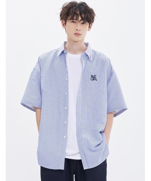 ROMANTIC CROWN（ロマンティッククラウン）の「A'GEM/9 × .kom『ROMANTIC CROWN/ロマンティッククラウン』RECENT LOGO OXFORD SHIRT/リーセント オックスフォードシャツ（シャツ/ブラウス・レディース・ブルー/ホワイト/ライトブルー・L）」の6枚目の写真