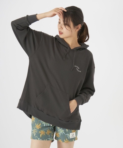 Ocean Pacific（オーシャンパシフィック）の「【OP:オーピー】レディースプルオーバーパーカー　フーディー　バックプリント（パーカー・レディース・ベージュ/ブラック/ブルー・MEDIUM）」の21枚目の写真