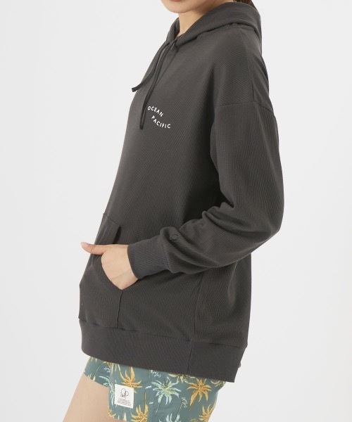 Ocean Pacific（オーシャンパシフィック）の「【OP:オーピー】レディースプルオーバーパーカー　フーディー　バックプリント（パーカー・レディース・ベージュ/ブラック/ブルー・MEDIUM）」の18枚目の写真