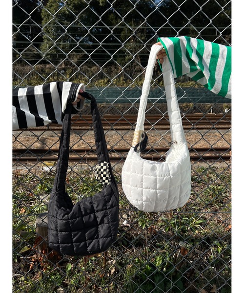 WC(ダブル シー)の「キルトショルダーバッグ(ショルダーバッグ・レディース・ホワイト/ブラック/サックスブルー/ピンク/グリーン・FREE)」の3枚目の写真