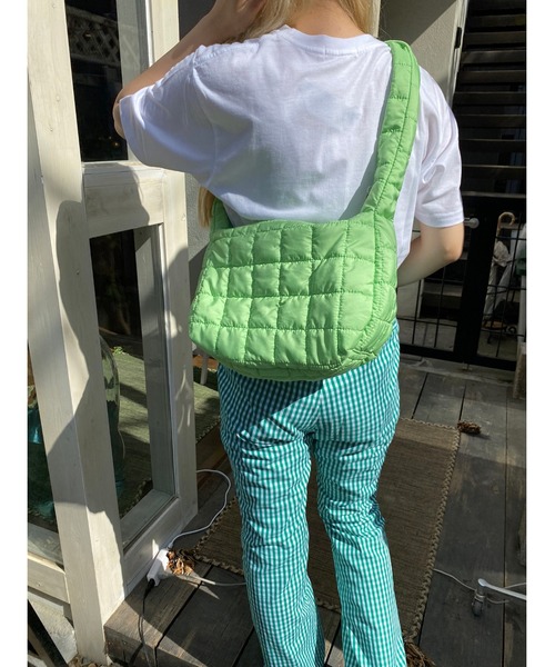 WC(ダブル シー)の「キルトショルダーバッグ(ショルダーバッグ・レディース・ホワイト/ブラック/サックスブルー/ピンク/グリーン・FREE)」の6枚目の写真