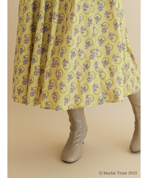 Te chichi(テチチ)の「【ミュシャコラボ】プリントタックギャザースカート(スカート・レディース・カーキ/イエロー・フリ-)」の4枚目の写真