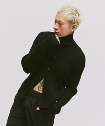 FEKETE（フェケテ）の「HI-NECK RIB KNIT CARDIGAN / ハイネックリブニットカーディガン（カーディガン/ボレロ・メンズ）」