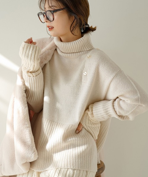 rectangle（レクタングル）の「２WAYショルダーボタンタートルニット（ニット/セーター・レディース・サンドベージュ/ブラック・FREE）」の2枚目の写真