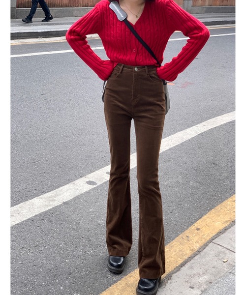 LAFFMO(ラフモ)の「コーデュロイフレアパンツ(その他パンツ・レディース・ピンク/ブラウン/ネイビー・MEDIUM/LARGE)」の4枚目の写真