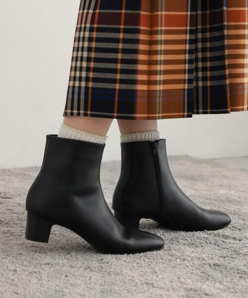 URBAN RESEARCH DOORS(アーバンリサーチドアーズ)の「ラウンドトゥブーツ(ブーツ・レディース・ブラック/ベージュ系その他・36/37/38)」の2枚目の写真